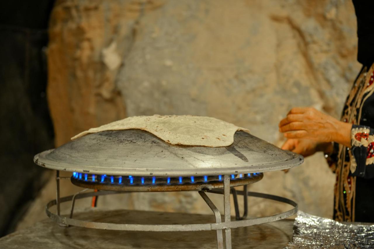 Отель Little Petra Bedouin Camp Al Hayy Экстерьер фото