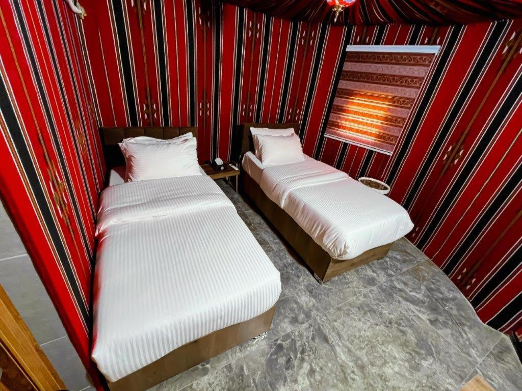 Отель Little Petra Bedouin Camp Al Hayy Экстерьер фото